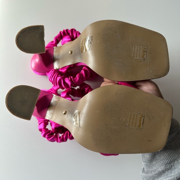 Revolve Raye Kia Heels in HOT PINK Satin Scrunchie Size 8.5 - Picture 7 of 10
